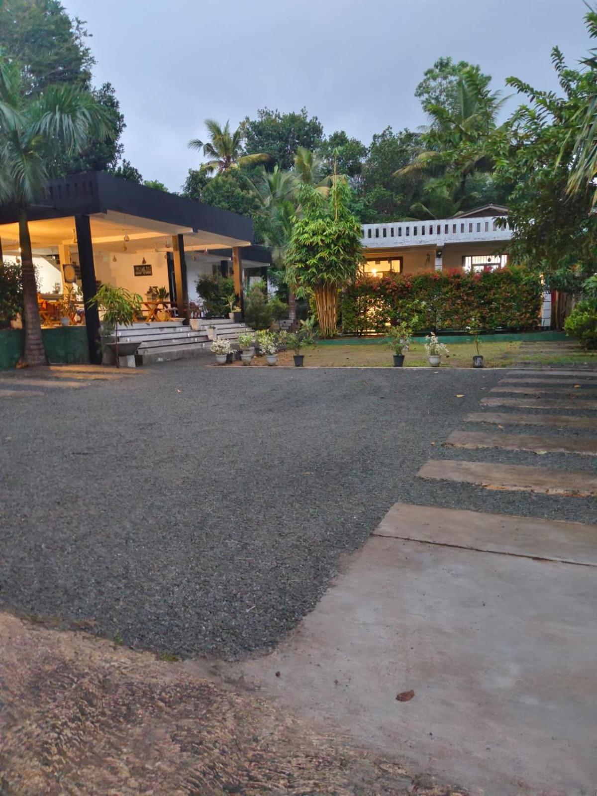 Queen'S Place Unawatuna Exteriör bild