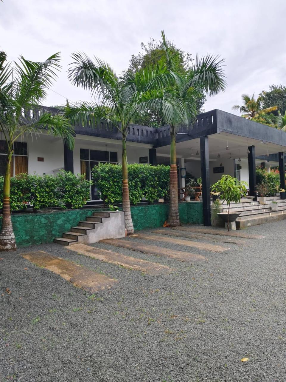 Queen'S Place Unawatuna Exteriör bild
